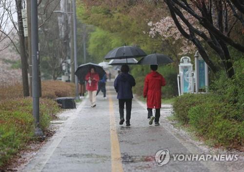 강원 낮부터 차차 흐려져…돌풍·천둥·번개 동반