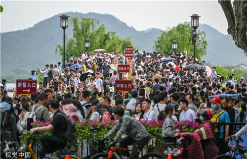 中 노동절 연휴 '보복 소비' 폭발…내수회복 기대감 커져