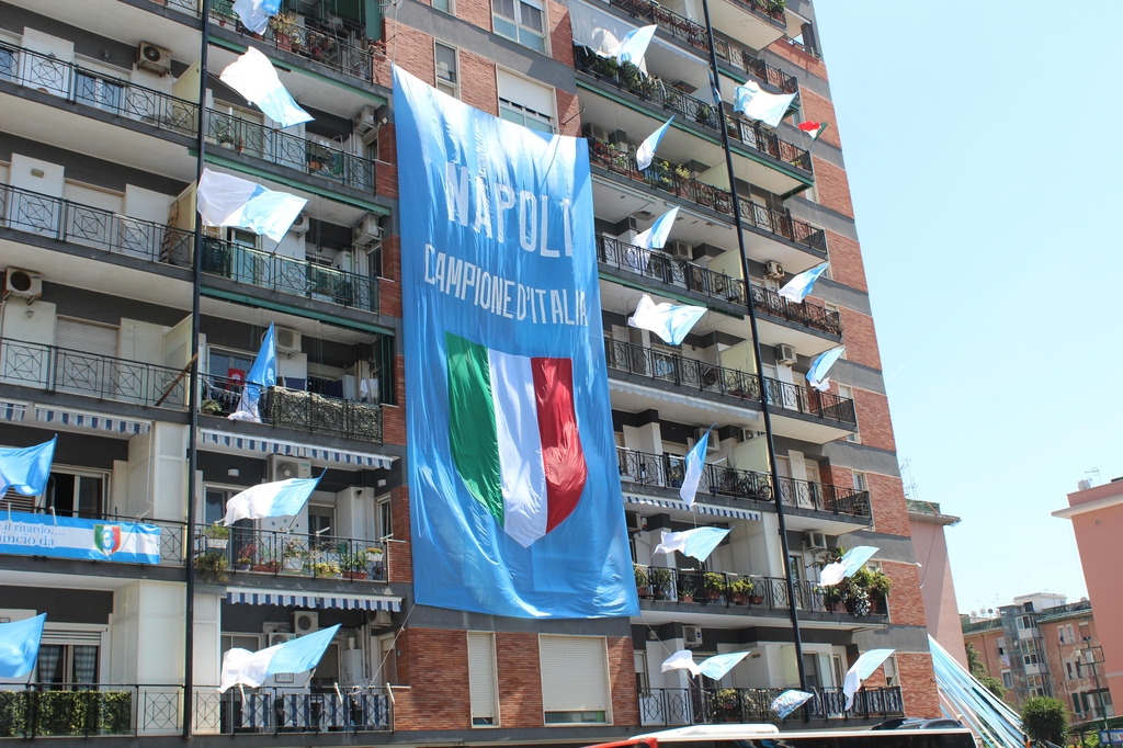 [르포] 축구에 미친 나폴리, 33년만의 우승에 온세상이 하늘빛