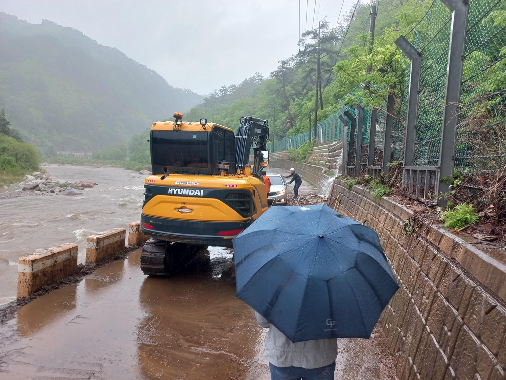 축대 집 덮치고 도로 침수되고…대구·경북 곳곳 비 피해