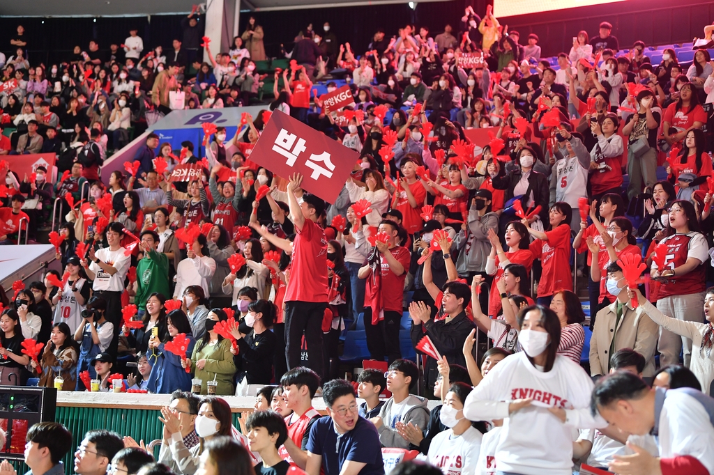 5경기 연속 매진 프로농구 챔피언전, 12년만에 최다 관중 '흥행'