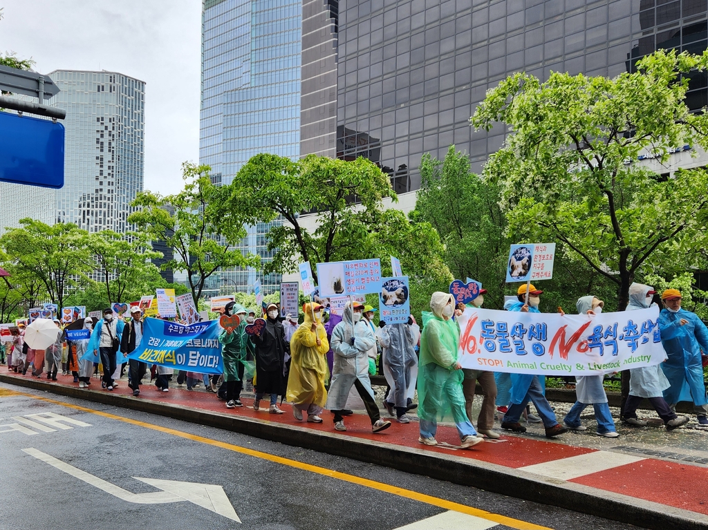 비 내린 주말 서울 도심 곳곳 집회…기시다 방한 규탄도