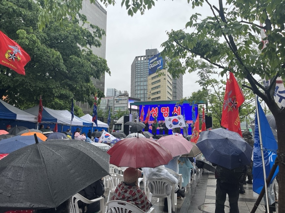비 내린 주말 서울 도심 곳곳 집회…기시다 방한 규탄도