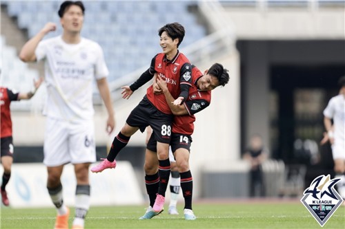 K리그2 부천, 전남에 5-2 완승…이정빈 후반 1골 2도움 '원맨쇼'(종합2보)