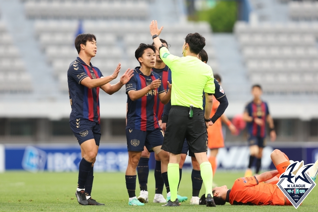 K리그1 수원FC 윤빛가람, 경고누적 퇴장 '사후 감면'