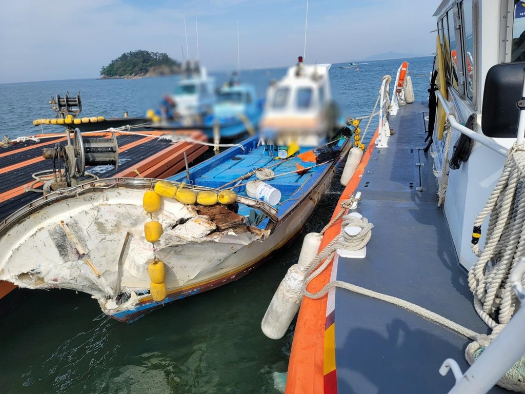 군산 바다서 낚싯배 구조물과 충돌…50대 어부 숨져