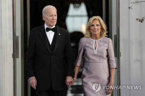 굳어지는 바이든·트럼프 재대결의 '보이지 않는손'은 영부인들?