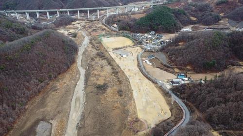 전국 휩쓰는 파크골프장 열풍…대도시 강변마다 '우후죽순'