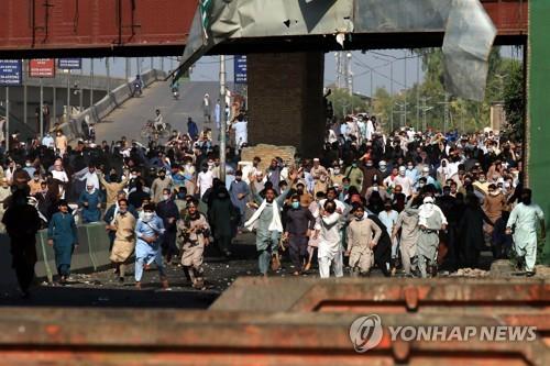 파키스탄, 야권 시위 격화에 군병력 본격 투입…총리도 경고