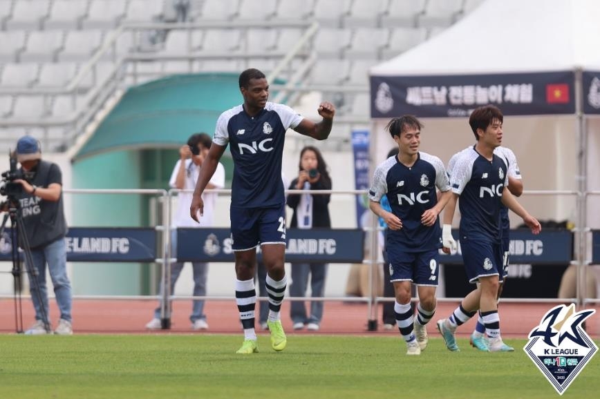 '호난 멀티골' K리그2 이랜드, 천안에 3-2 역전승