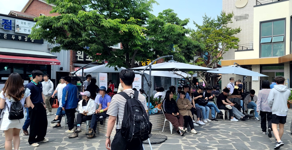 [르포] "강릉 산불로 사라졌던 대기줄…어!, 다시 길게 생겼네"