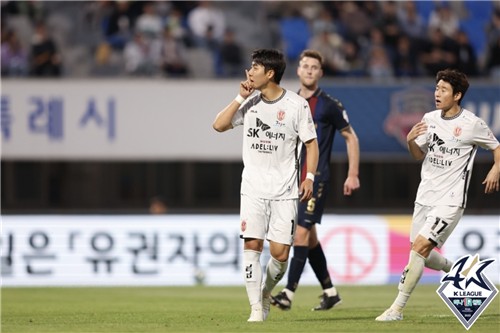 '비니시우스 빙의' 서진수, 생애 첫 멀티골로 제주 5연승 이끌다