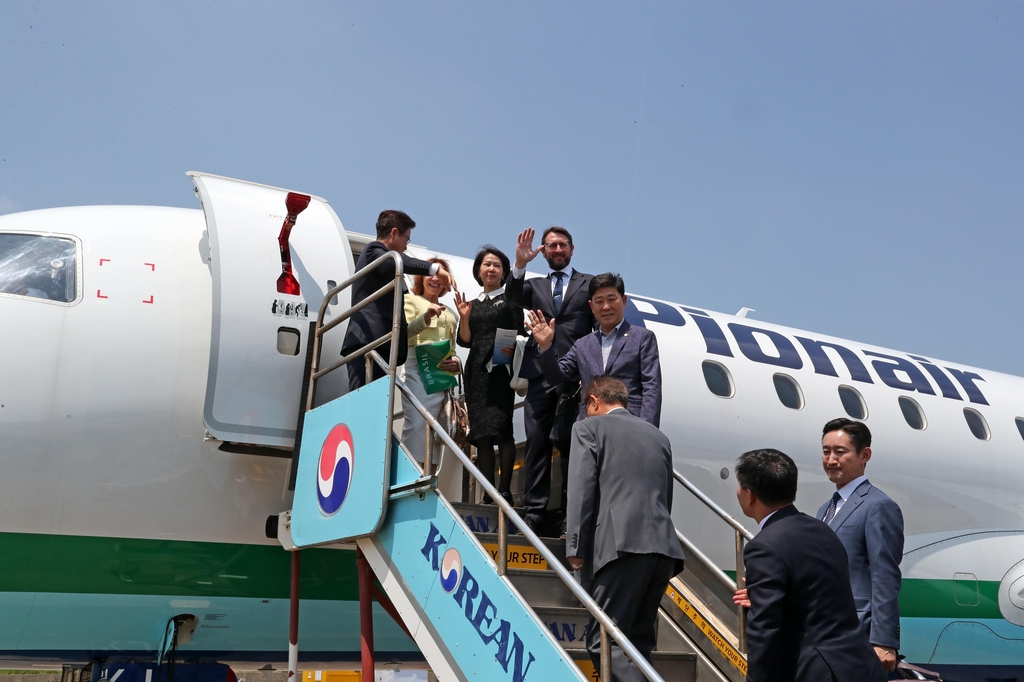 울릉공항, 브라질 소형항공기 취항하나…시범비행서 가능성 확인