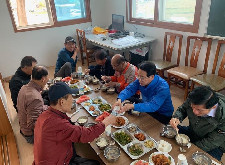 강진군, 농번기 마을공동급식 추가·확대 지원