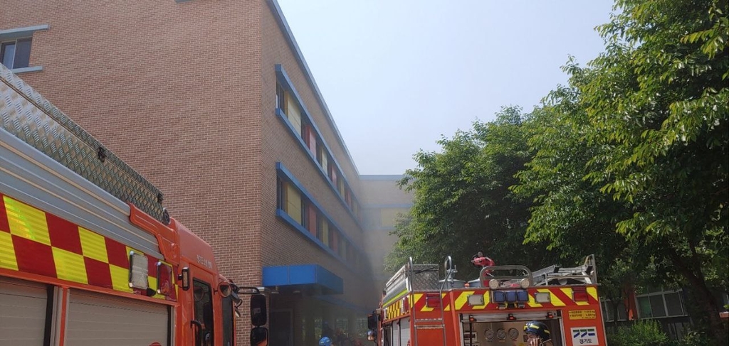 용인 고기초등학교 교실서 불…학생 10여 명 연기흡입