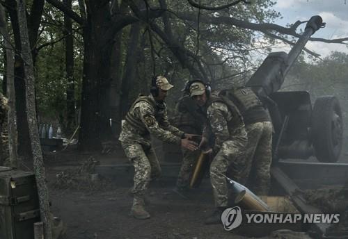 대반격 신호탄?…우크라 "격전지 바흐무트서 영토 일부 탈환"