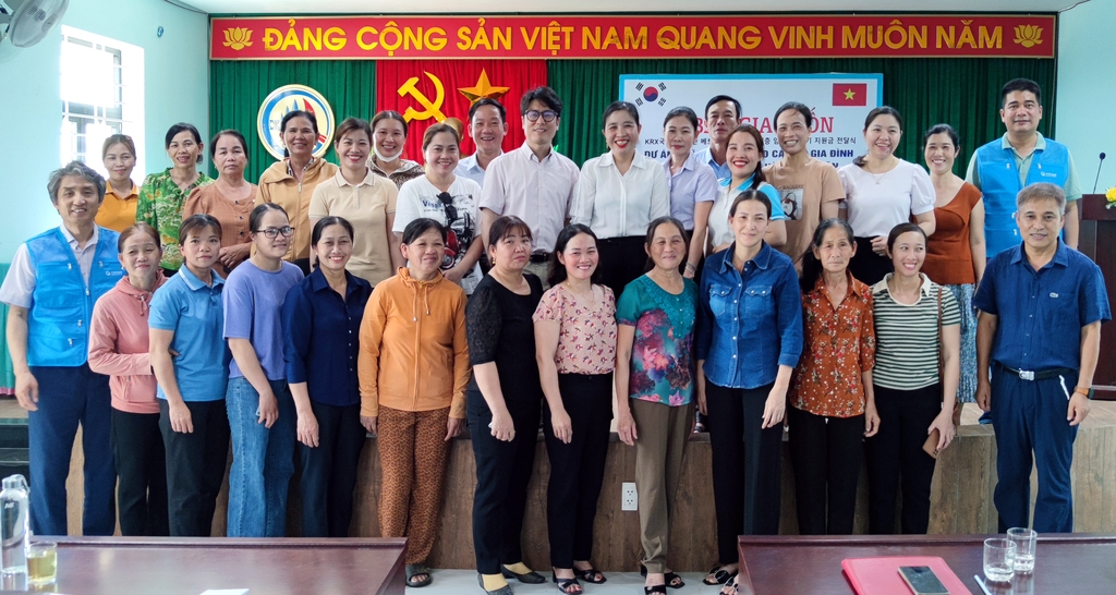 거래소, 베트남 빈곤층 대상 'KRX 암소은행' 사업비 전달
