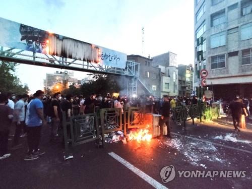 이란, '히잡 시위' 보안요원 사망 연루 3명 사형 집행(종합)