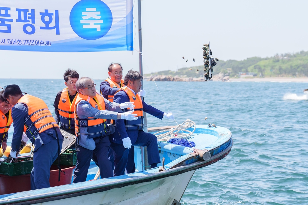 월성·한울원자력본부, 원전 온배수로 키운 어·패류 방류