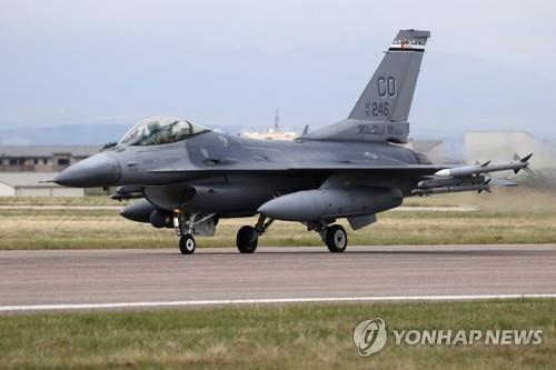 美공군장관 "잘해야 수개월 뒤 F-16 우크라이나에 도착"