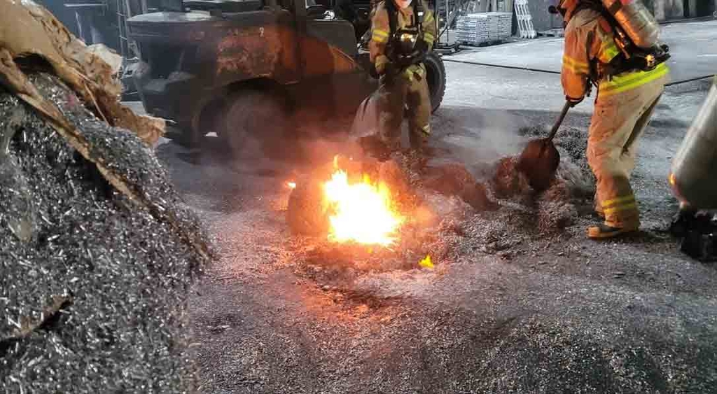 인천 알루미늄 공장서 용광로 작업 중 불…60대 직원 중상