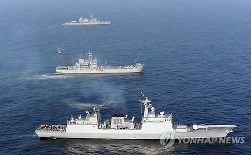日함정 '자위함기' 게양하고 한국 국방부 장관 향해 경례(종합)
