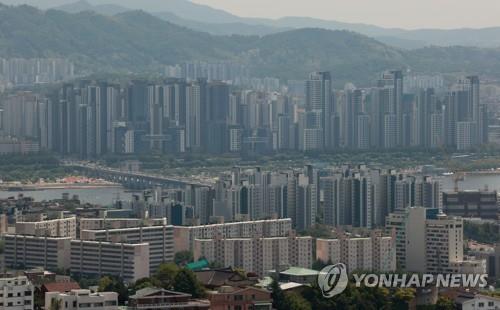 급매물 사라지고 거래 증가…서울 아파트값 1년 만에 올랐다