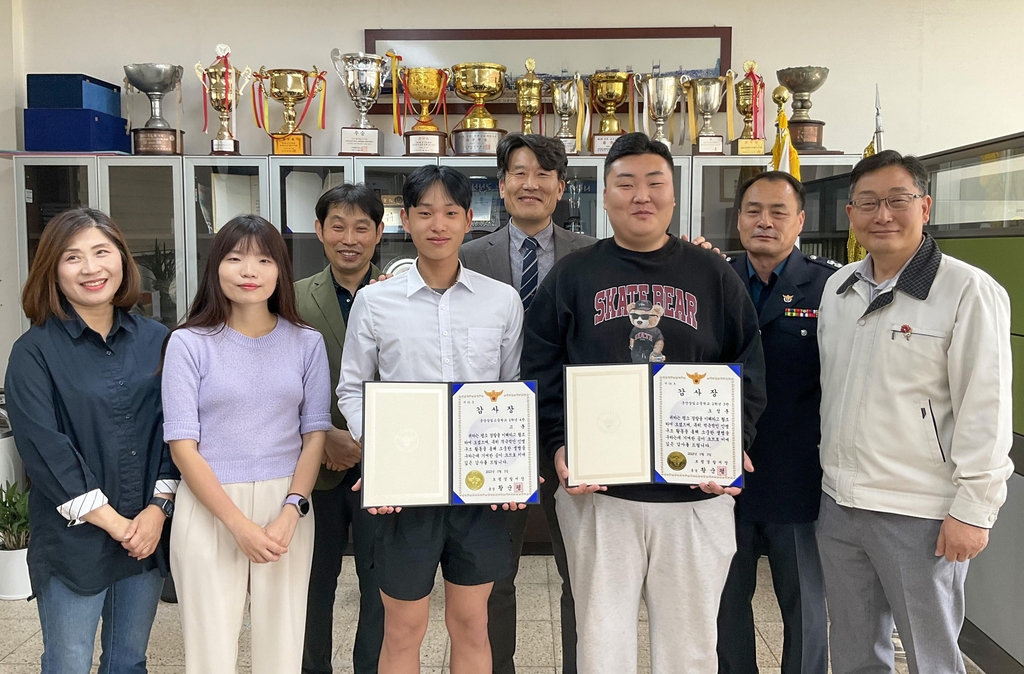 고교생 3명, 자살기도 50대 생명 살려…객실문 부수고 구조