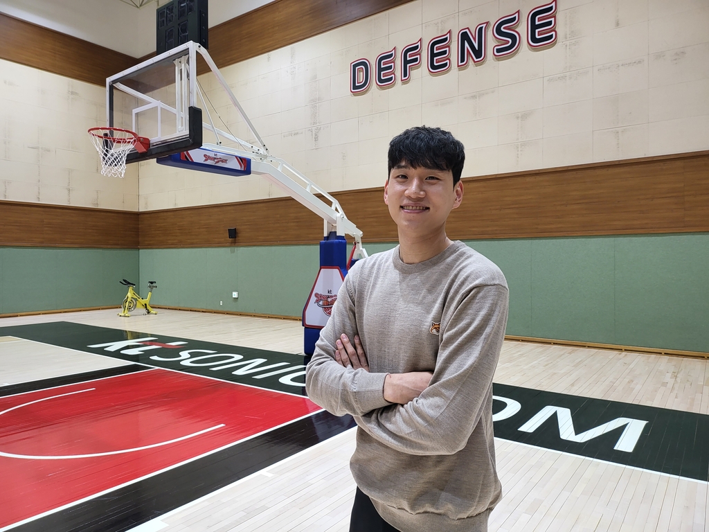 kt 이적 문성곤 "새 팀과 함께 성장하고파…1차 목표는 봄 농구"