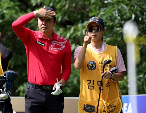 스크린골프 최강 김민수, KPGA 코리안투어 대회 이틀 연속 선두(종합2보)