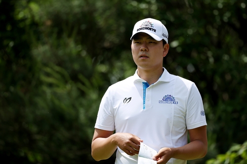 스크린골프 최강 김민수, KPGA 코리안투어 대회 이틀 연속 선두(종합2보)