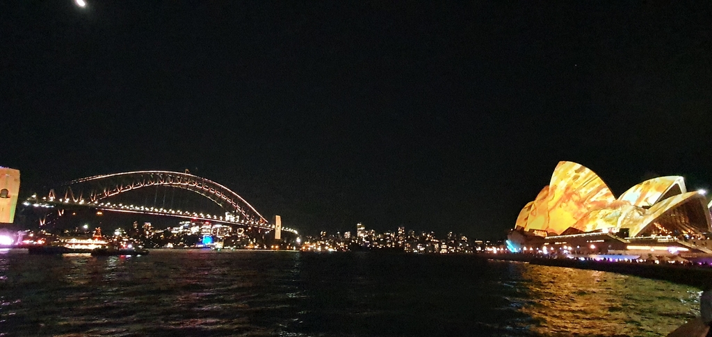 [르포] 호주 '빛의축제 비비드' 개막…"남반구 겨울에 낭만·활력 선사"