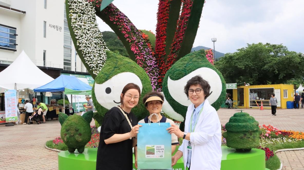 하동세계차엑스포 '흥행 순풍'…관람객 100만명 돌파