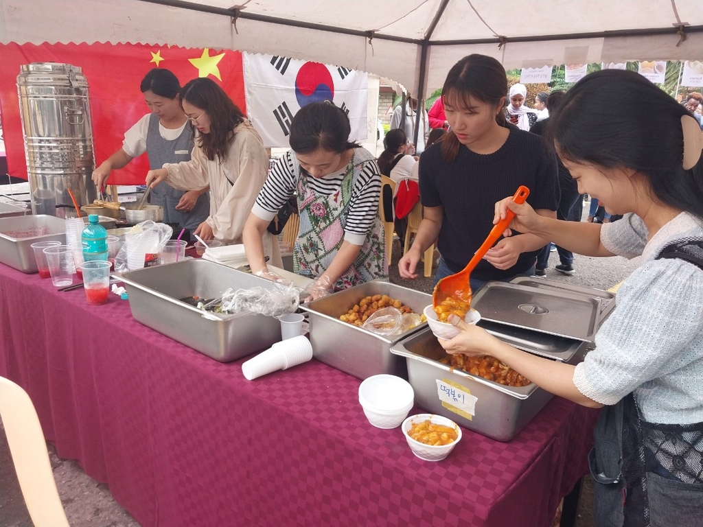 [월드&포토] 케냐서 우리 음식·문화 알리는 한국 대학생들