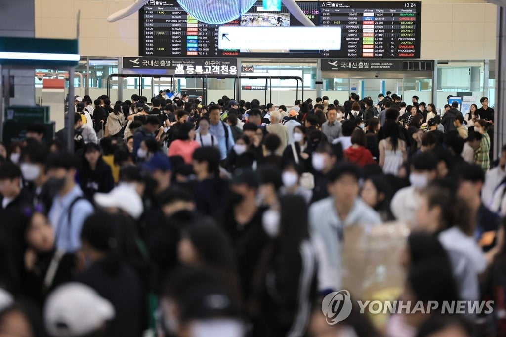 제주 항공편 운항 재개...33개교 수학여행단 '한숨'