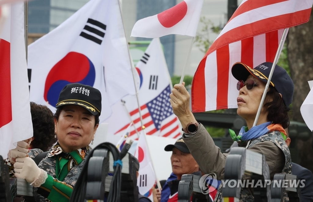 "사죄 먼저" "관계 회복" 한일정상회담에 찬·반시위