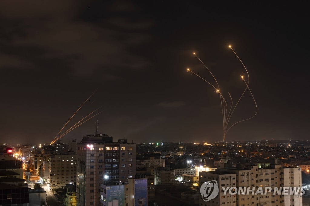 휴전 하루 만에…팔레이스타인 로켓 발사, 이스라엘 보복 공격 '아수라장'