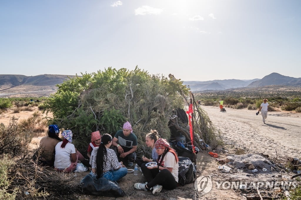 美국토안보부장 "즉각 추방 정책 종료 이후 불법 입국 시도 50% 줄어"