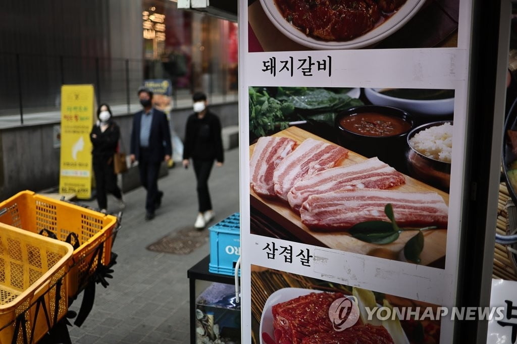 '만원의 행복'은 김밥 뿐?…외식물가 폭등에 삼겹살이 2만원