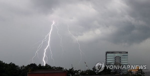 "공기 중 수분으로 전력 생산"…세상이 바뀐다