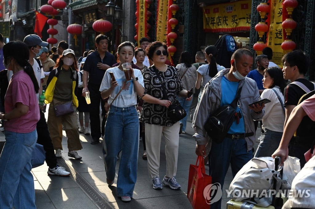 中 10명 중 4명 "한국 비호감"…우크라 전쟁은 美 책임