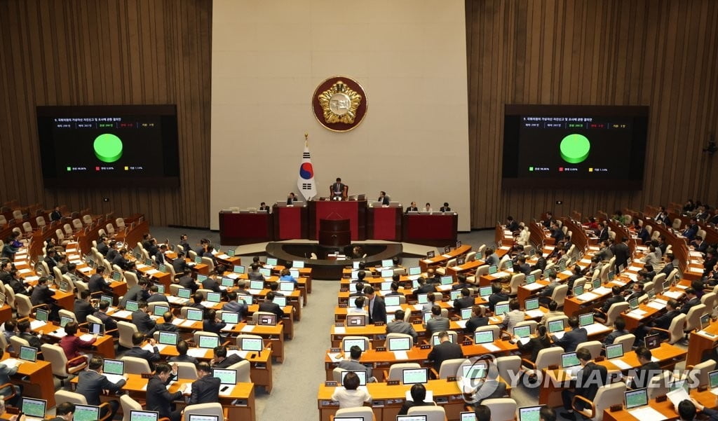 국회 본회의서 '尹거부권' 간호법 재표결…폐지 수순?