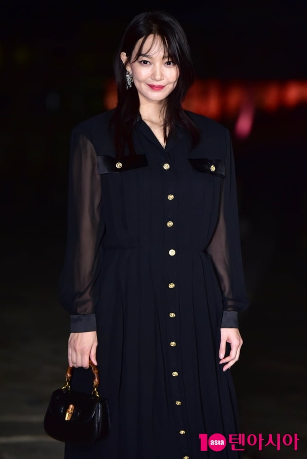 [TEN 포토] 신민아 '강렬한 레드립'