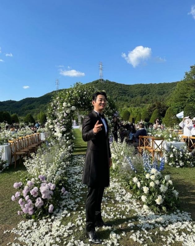 "5분 만에, 야외 결혼식" 테이, 김신영·이석훈 83라인 등 연예계★ 축복 속 결혼 [TEN초점]