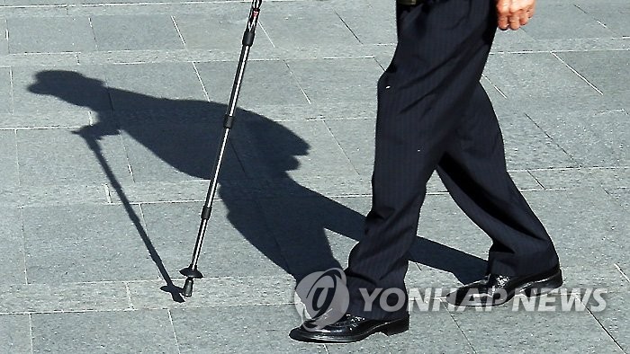 갈 곳 없는 학대 피해노인들…쉼터에서 맞은 씁쓸한 어버이날