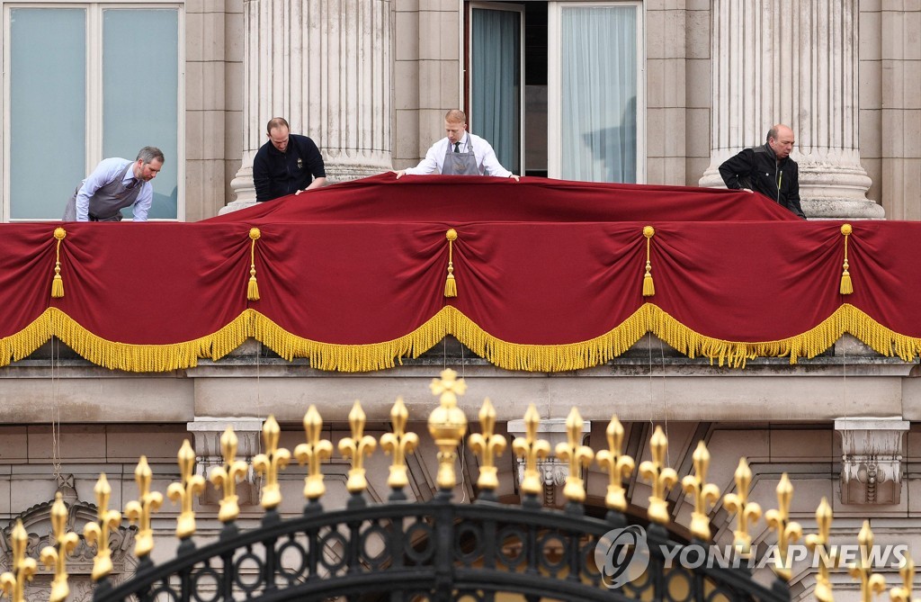 [英대관식] "기다리느라 밤샜어요" 이미 북적북적…'反군주제' 시위도