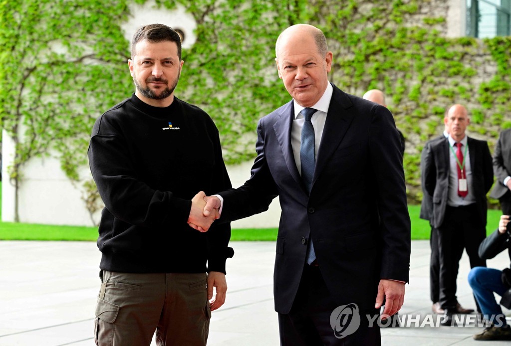 유럽 순방 젤렌스키 "영토수복 반격 준비…올해 러 패배 가능"(종합2보)