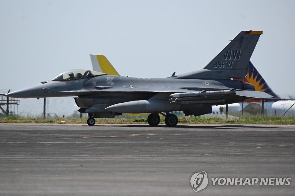 영·독 "F-16 전투기 우크라이나 공급은 백악관에 달려"