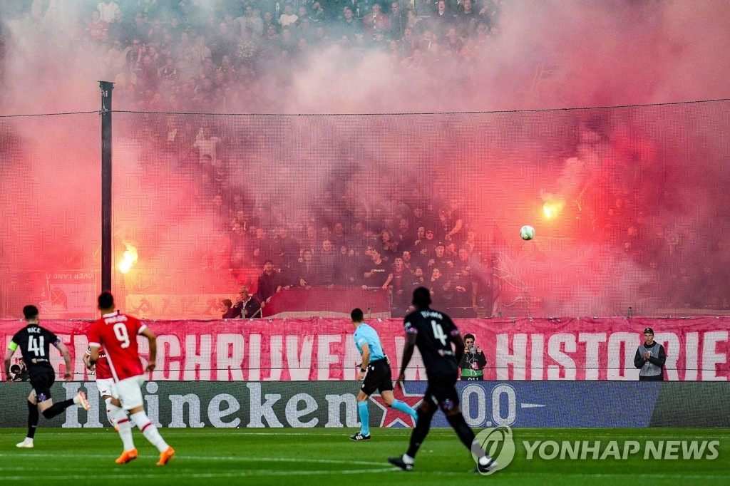 네덜란드 축구 알크마르, 상대 선수 가족 공격한 팬 만행에 사과