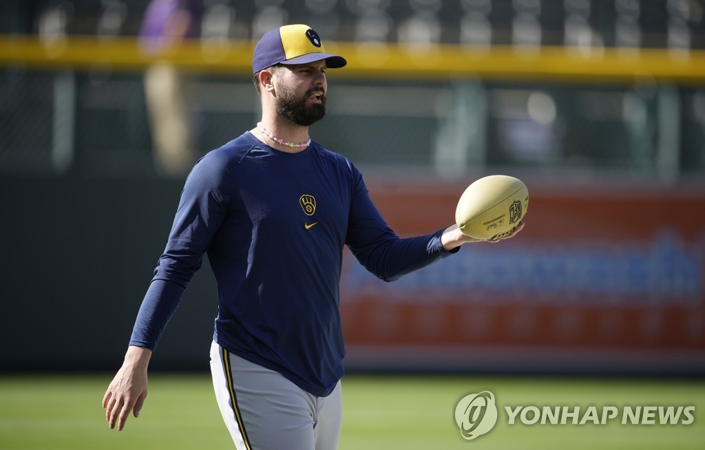 MLB 윈커, 장난감 '별 목걸이' 걸고 경기 출전한 사연